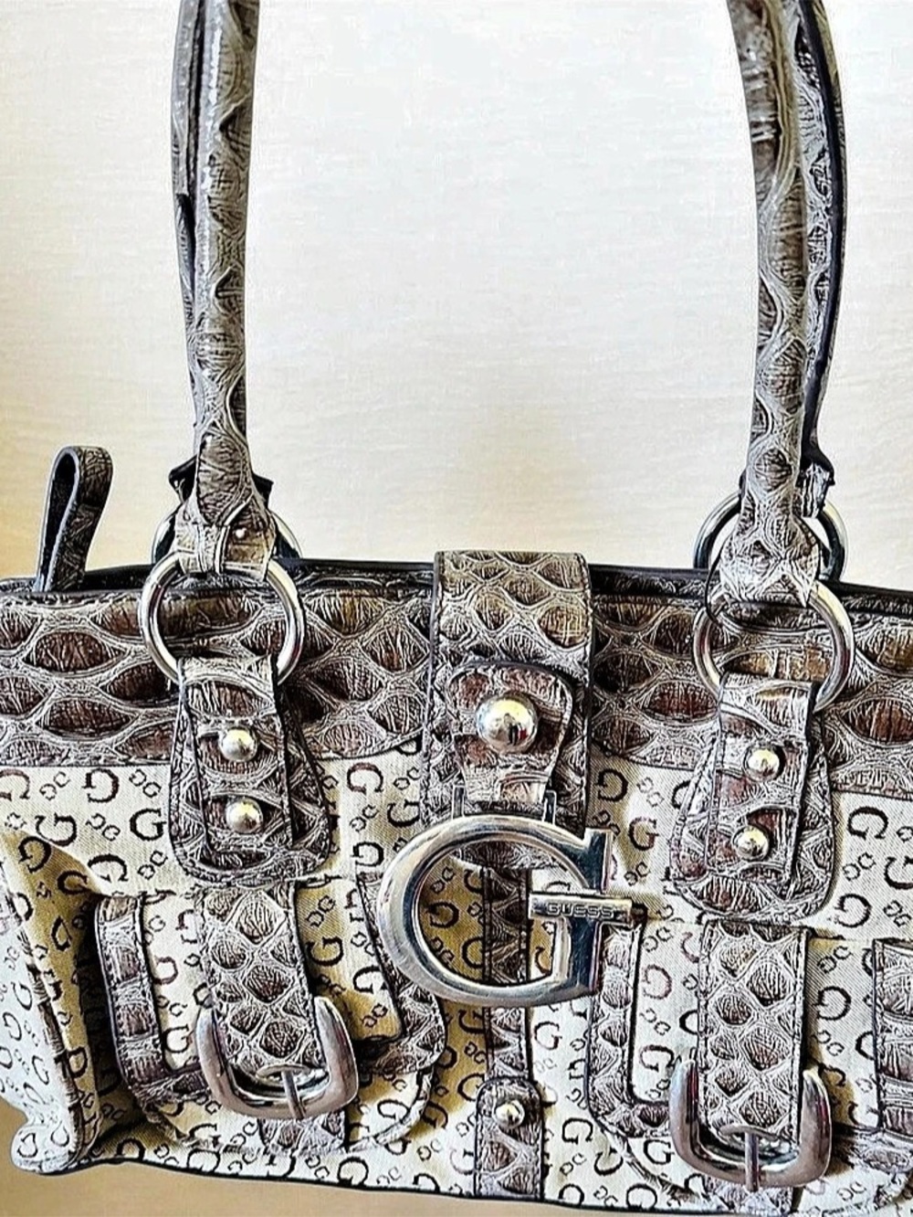 Guess Shoulder Bag in Brown & White